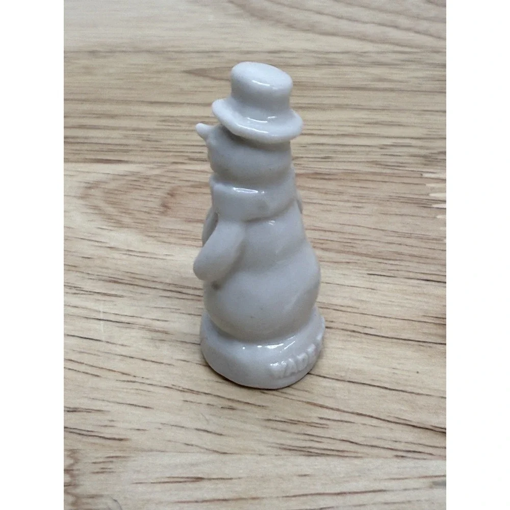 Wade England Porcelain Snowman Miniature Figurine Red Rose Whimsies Calendar #AA